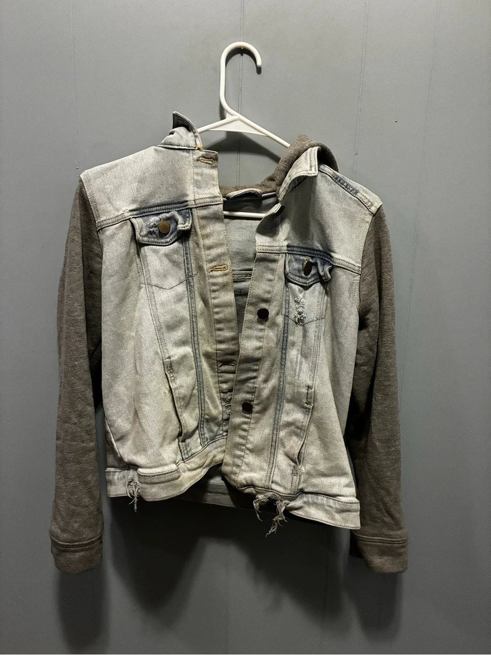 Source Unknown Two-Tone Denim Jacket with Dark Gray Knit Sleeves